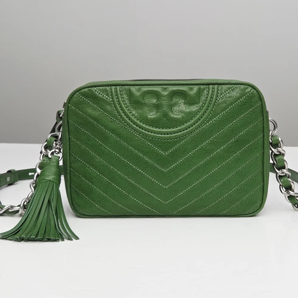 LIKE NEW TORY BURCH FLEMING CHEVRON CAMERA CROSSBODY BAG
